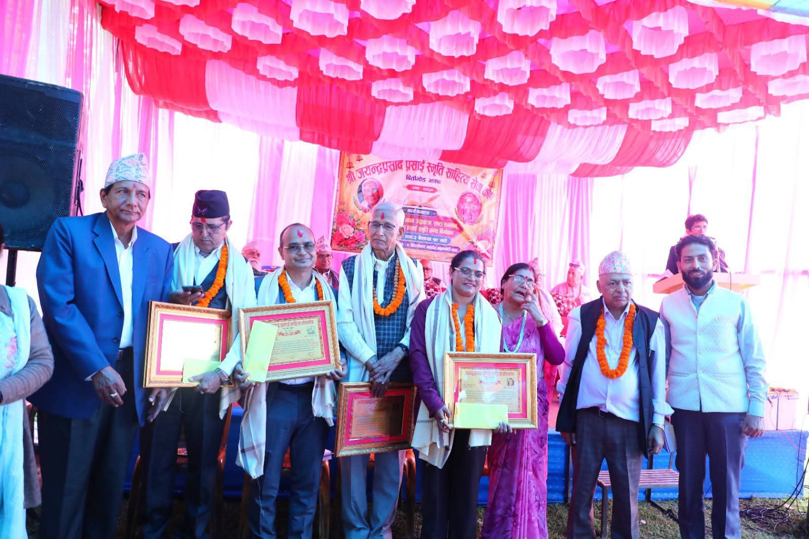 उपन्यासकार ज्ञानु बुढाथोकीलाई जयन्द्रप्रसाद प्रसाईं उत्कृष्ट कृति पुरस्कार प्रदान   