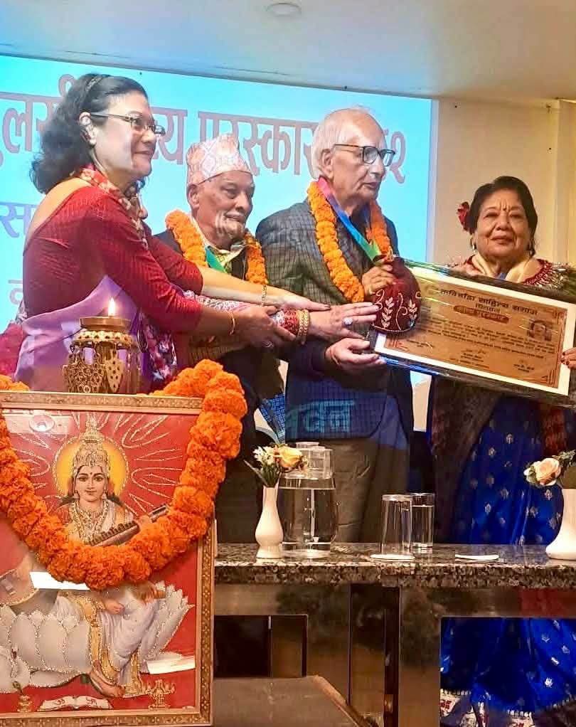 पद्मावती सिंहलाई  ‘कविडाँडा सुवर्ण-तुलसी काव्य पुरस्कार २०८२’ अर्पण