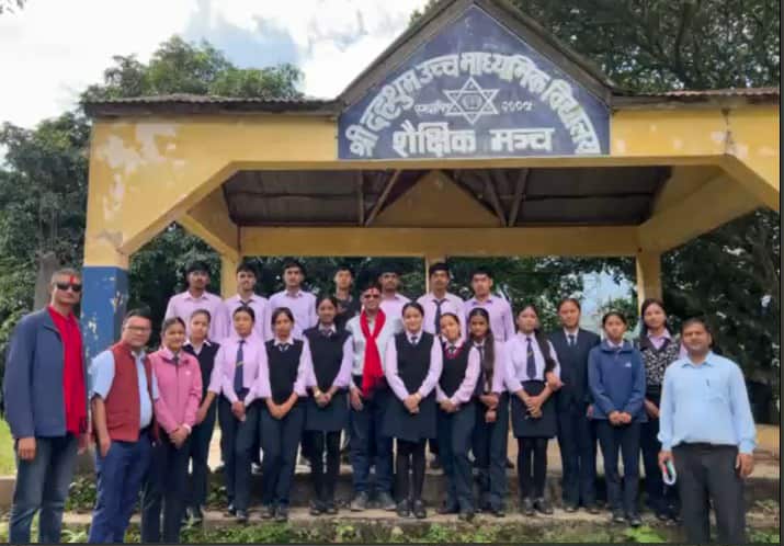 ‘विद्यार्थीसँग साहित्यकार कार्यक्रम’मा ‘सत्यम्’का लेखक लक्ष्मण वियोगी 