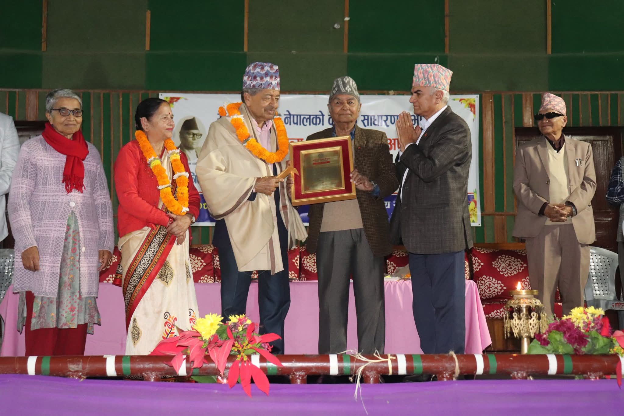  ‘व्यथित साहित्य सम्मान’ वरिष्ठ साहित्यकार डा. तुलसीप्रसाद भट्टराईलाई प्रदान