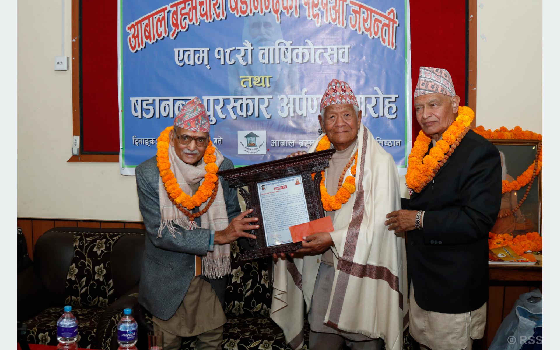 मुन्धुम संस्कृतिविद् बैरागी काइँला सम्मानित 