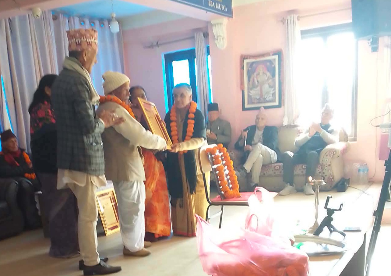 दैवज्ञराज न्यौपानेको १४औं स्मृति दिवसमा स्रष्टाहरू पुरस्कृत 