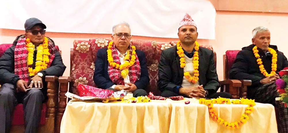 कवि रवि गिरीको 'शान्तिको खोज' विमोचन