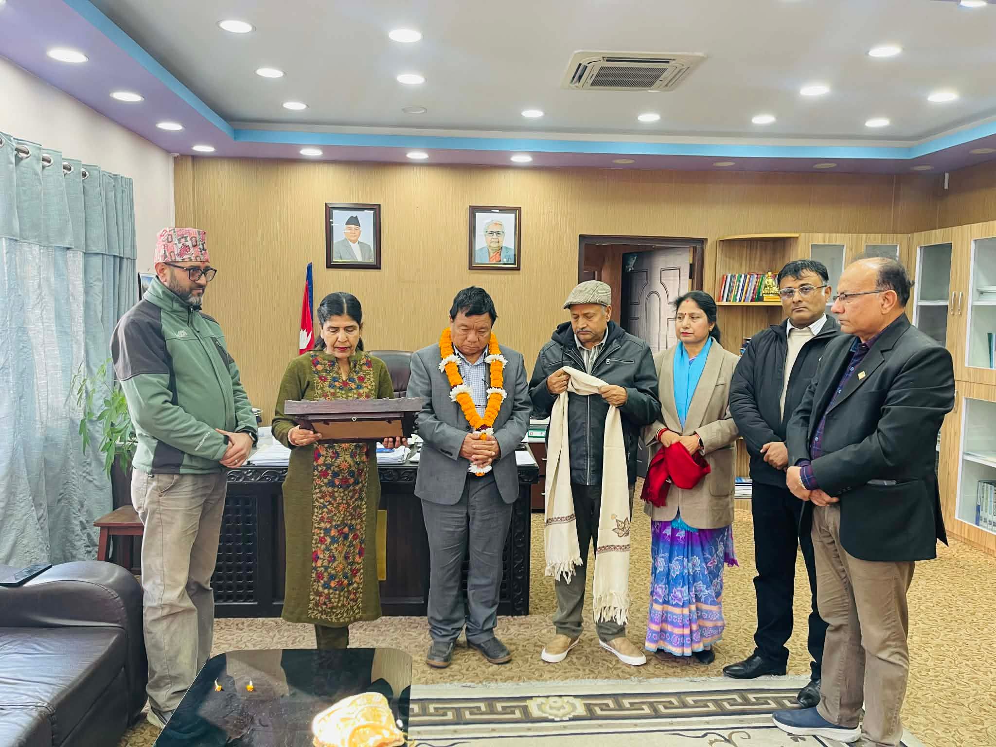 शिक्षा विज्ञान् तथा प्रविधि मन्त्री महावीर पुन सम्मानित