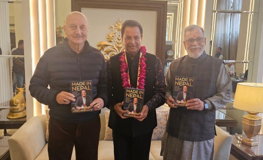 बनारसमा विनोद चौधरीको ‘मेड इन नेपाल’पुस्तक सार्वजनिक